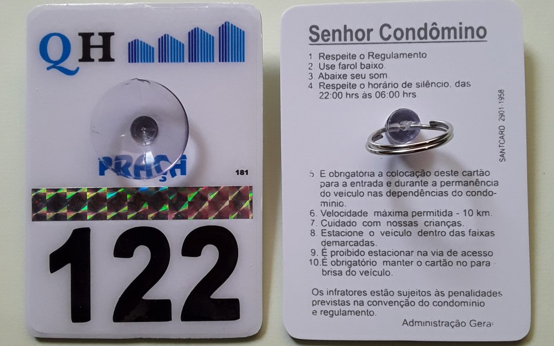 Crachá Modelo C2 : Identificação Prática e Segura para Veículos com Ventosa